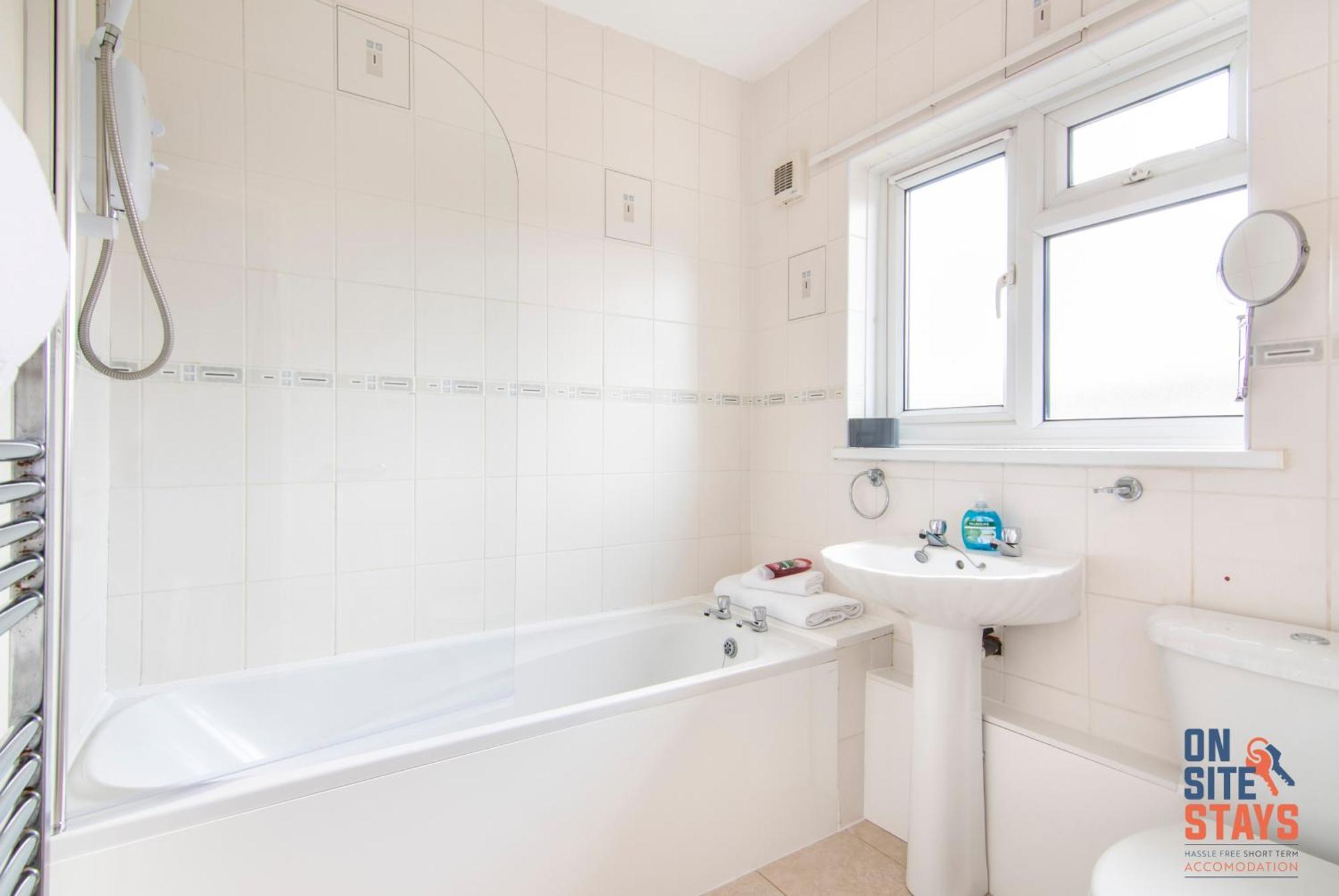 Onsitestays - Cosy 2-Bedroom Apartment With Private Entrance & Long Stay Prices グレーブゼンド エクステリア 写真